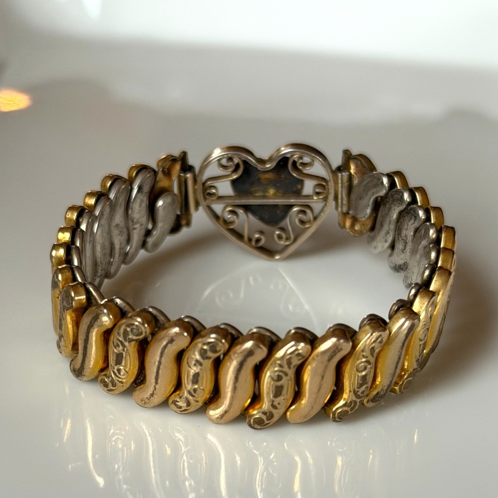 WWII Gold Tone Sweetheart Filigree Heart Expansion Bracelet XS 4.5” by Co-Star - Picture 3 of 16